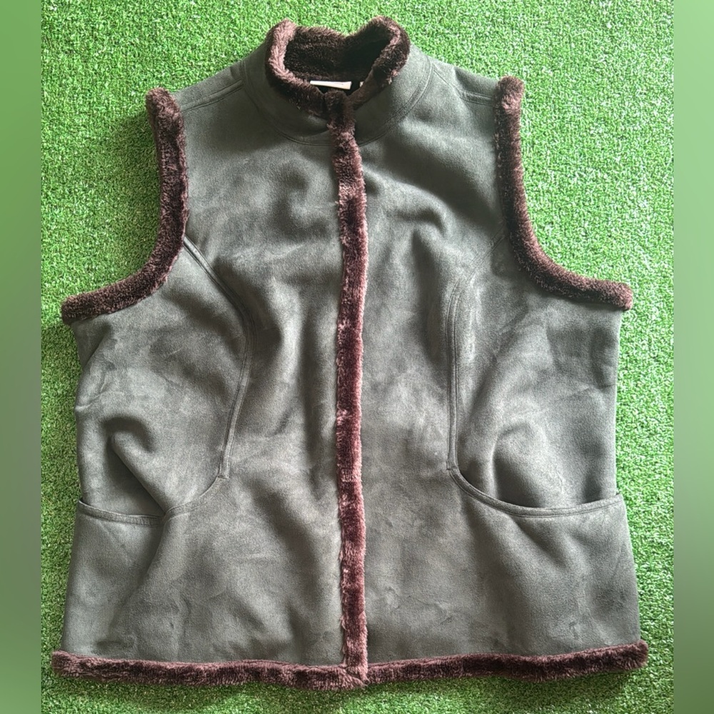 D & Co Faux Suede/Fur Snap Closure Vest  With Side Pockets Size 2X